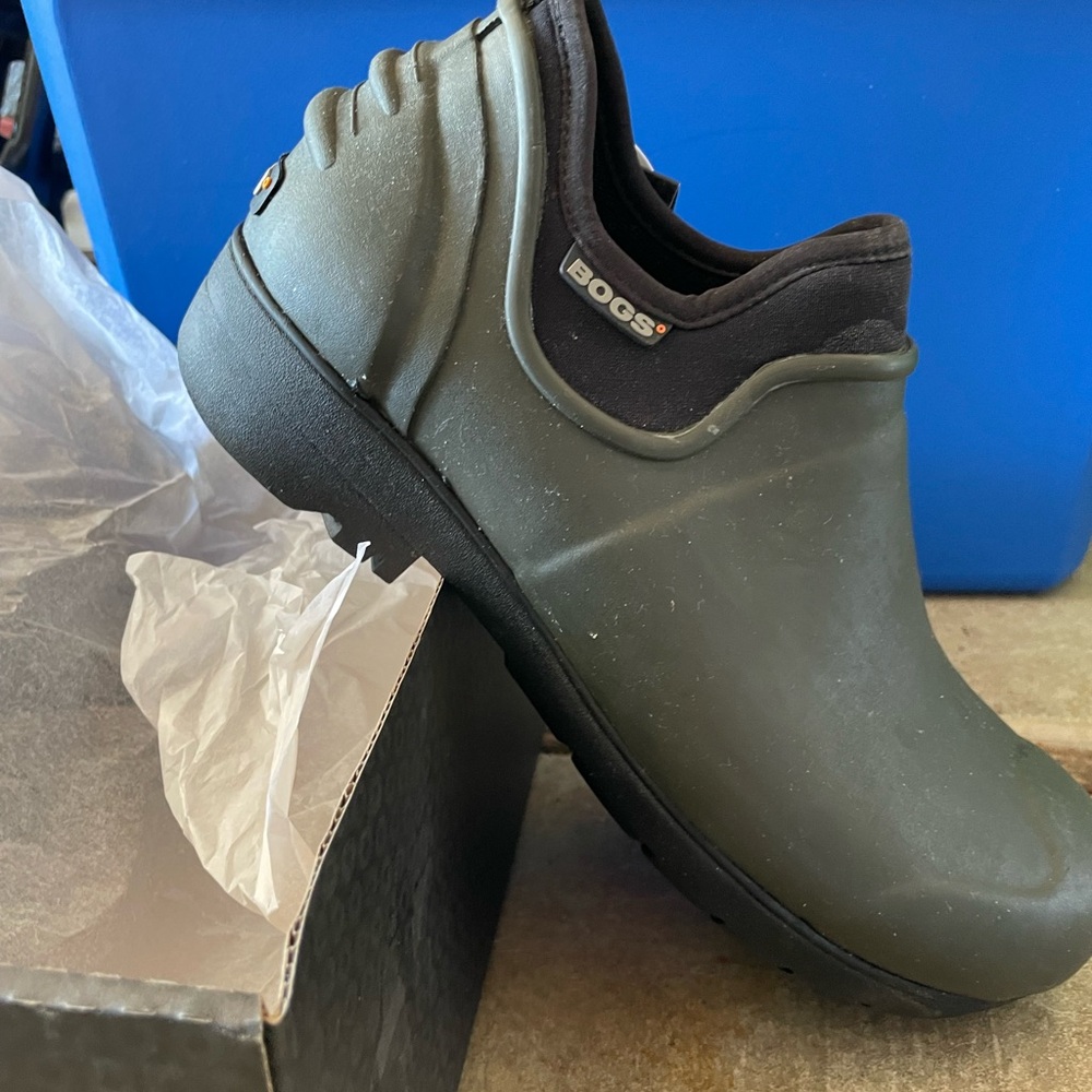 NWT Men’s bogs
